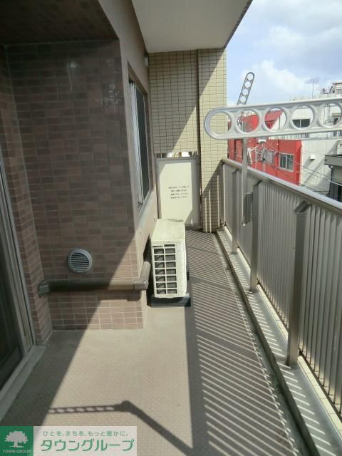 バルコニー　日当りの良いバルコニー