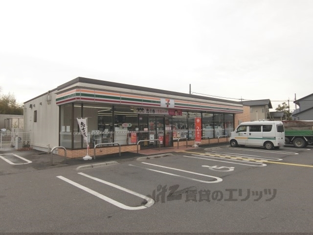 コンビニ　セブンイレブン東近江小田苅店（コンビニ）まで1200m