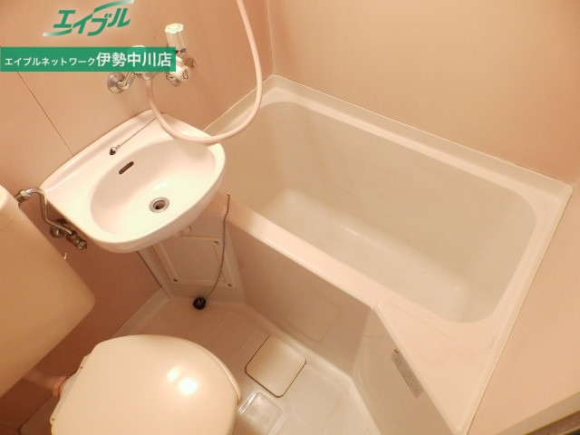 バス・シャワールーム　同物件別部屋参考写真です。