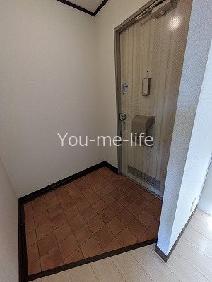 玄関　※別部屋参考写真