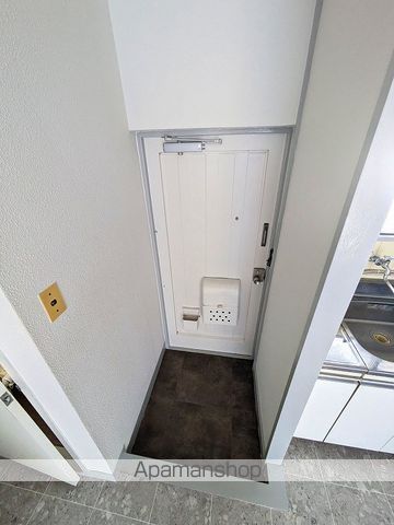 人宿町コーポラスの玄関写真