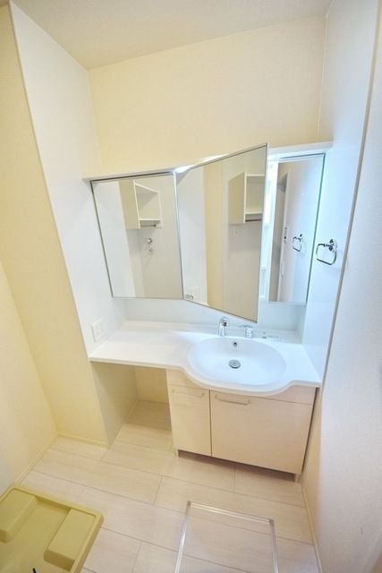 洗面設備　★大きな鏡、曇り止め付き洗面台★