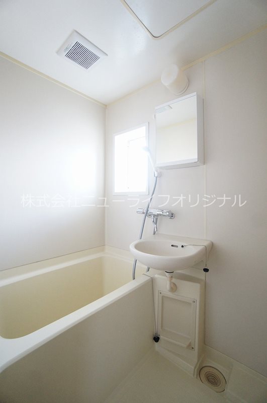 バス・シャワールーム　203号室、同部屋。