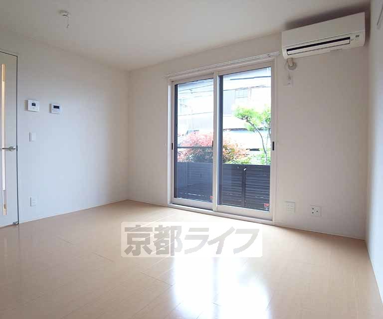 居室・リビング　正方形タイプのお部屋です