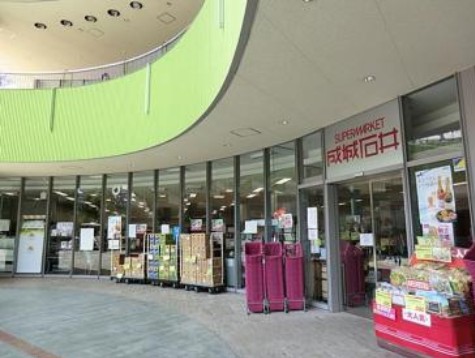 スーパー　成城石井東京ドームラクーア店（スーパー）まで510m