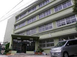 中学校　神戸市立雲雀丘中学校（中学校）まで663m