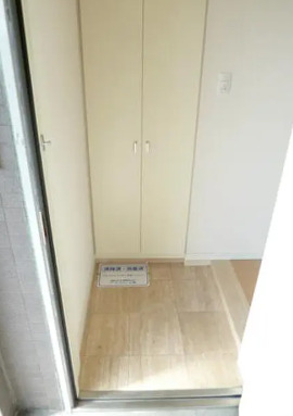 玄関　別部屋の画像を使用しております。