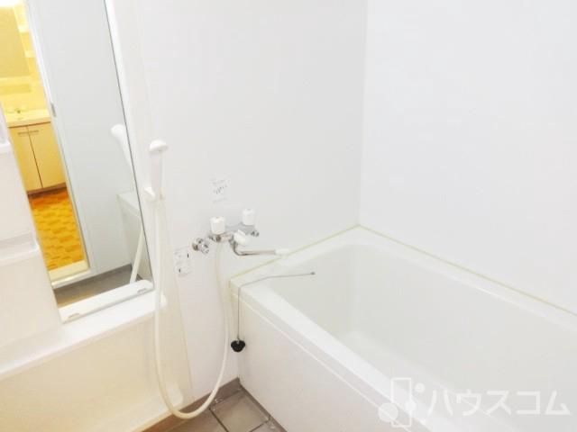 バス・シャワールーム　お風呂も広めで一日の疲れがゆっくりとれそうです。