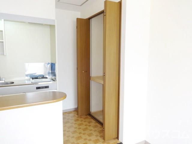 収納　カウンターキッチンでお部屋広々～。