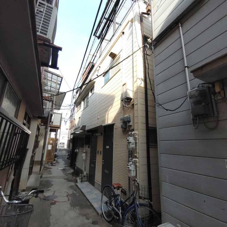 建物外観　連棟の貸家です