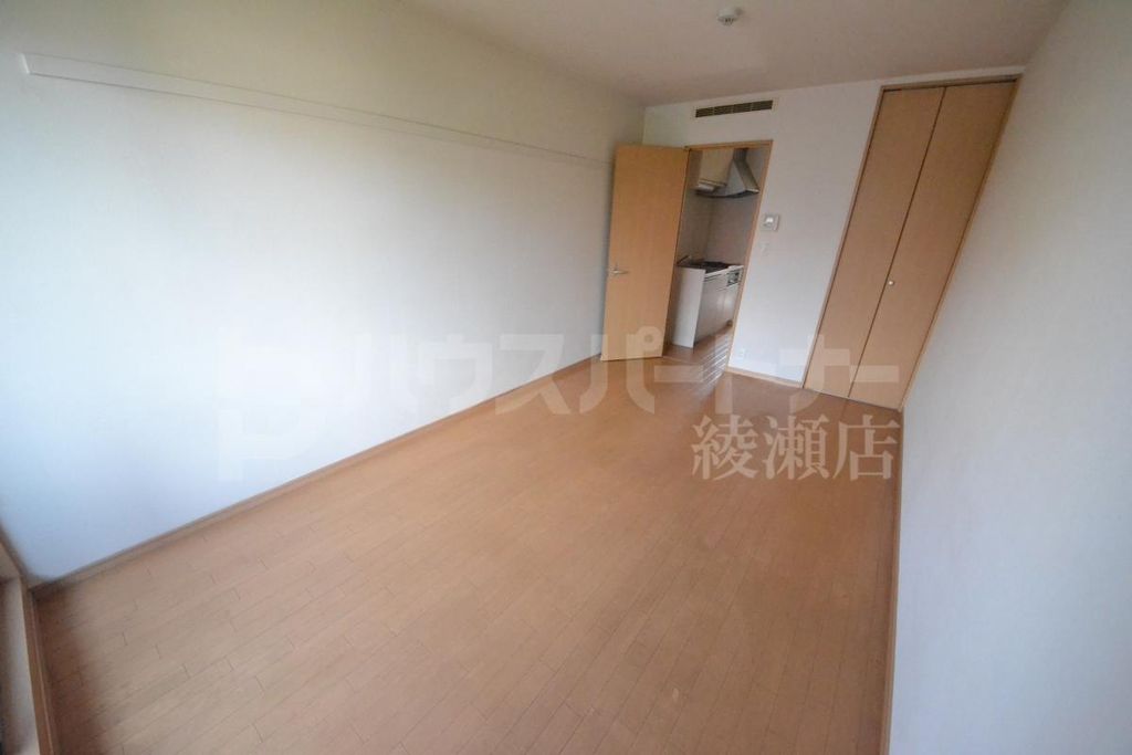 居室・リビング　玄関