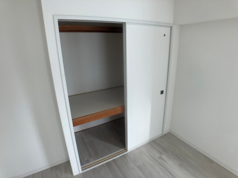 収納　寝室の収納です。部屋がすっきり片付きます。