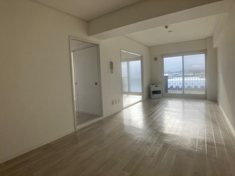 居室・リビング　広くてキレイなお部屋が広がっていて、充実した生活が送れそう。