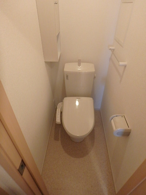 トイレ　ウォシュレット完備のトレイです。