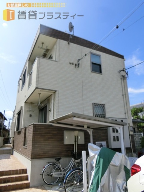 建物外観　江戸川が好き、更新料は嫌い。そんな貴方にパインコート。