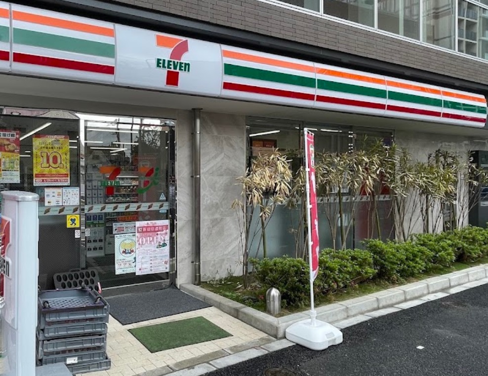 コンビニ　セブンイレブン（コンビニ）まで68m