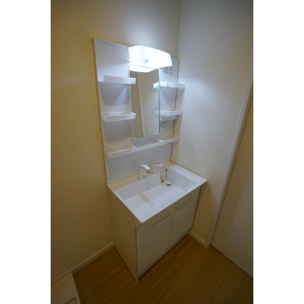 洗面設備　同じ建物の別なお部屋