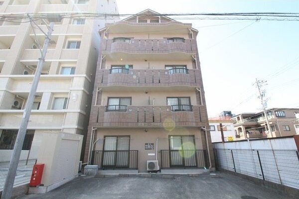 建物外観　初期費用分割可★ご希望の場所まで無料送迎サービス付♪