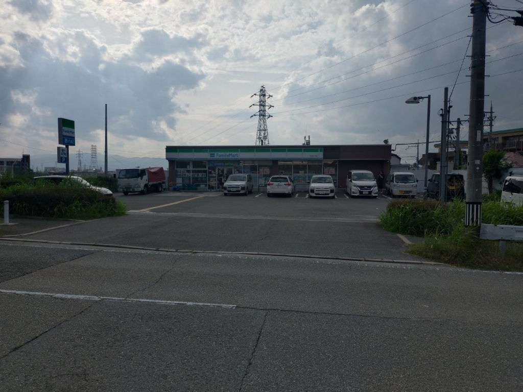 コンビニ　ファミリーマート 田能四丁目店（コンビニ）まで136m