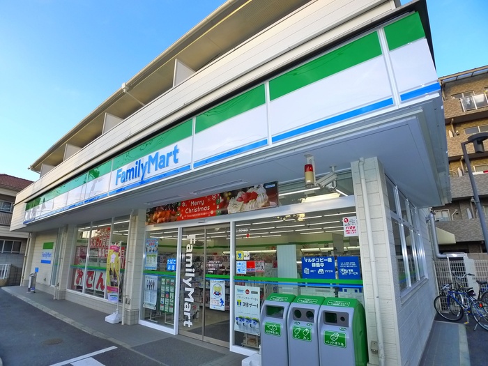 コンビニ　ファミリーマート（コンビニ）まで321m