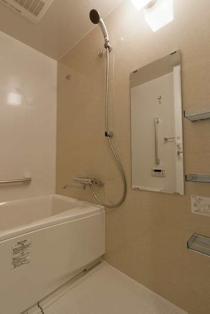 バス・シャワールーム　※写真は同タイプ住戸です。