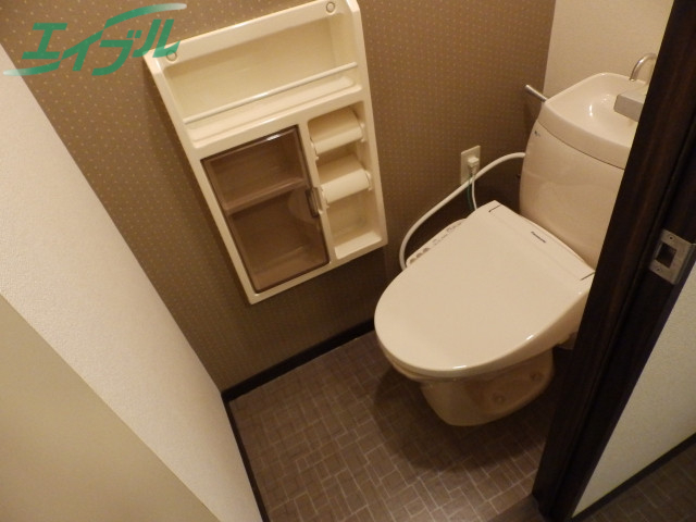 トイレ　同型反転部屋です。