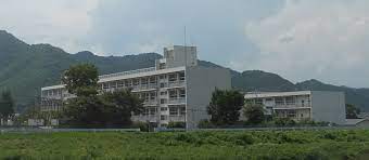 中学校　西脇市立西脇中学校（中学校）まで1600m