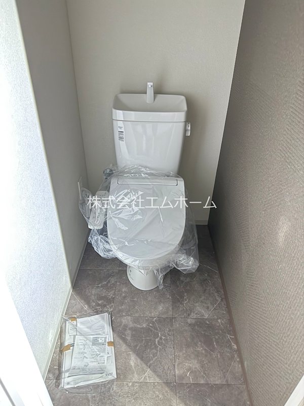 玄関　温水洗浄暖房便座付トイレ