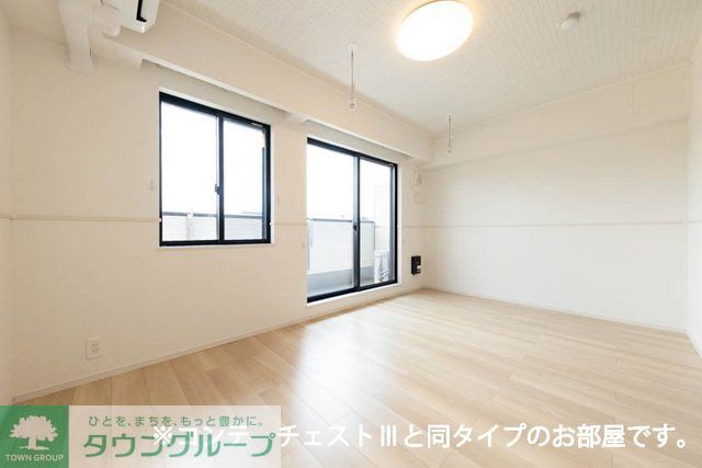 コスモステラス イーストの居間写真