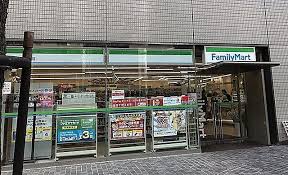 コンビニ　ファミリーマート 近鉄堂島ビル店（コンビニ）まで305m