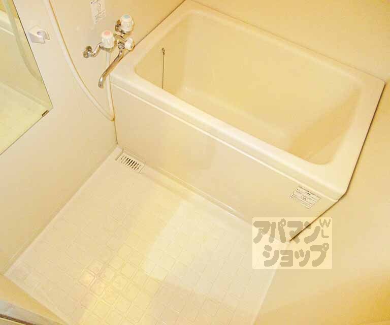 バス・シャワールーム　ゆっくり浸かれます・