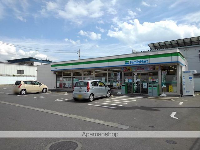 コンビニ　ファミリーマート（コンビニ）まで565m