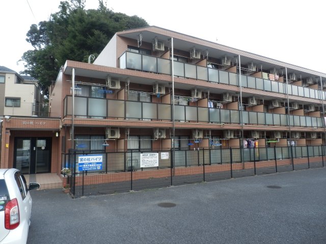 建物外観　３階建てマンション