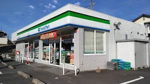 コンビニ　ファミリーマート（コンビニ）まで270m