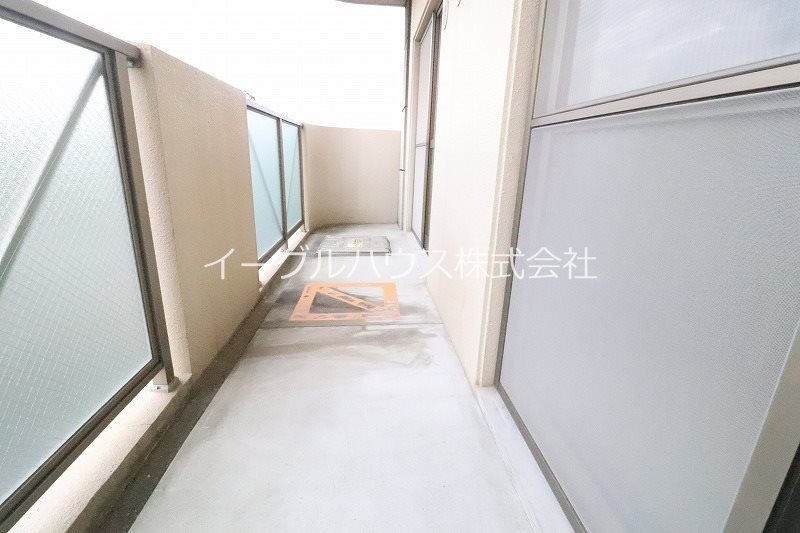 バルコニー　退去予定のため別部屋写真使用