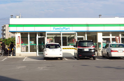 コンビニ　ファミリーマート 那覇真嘉比三丁目店（コンビニ）まで275m