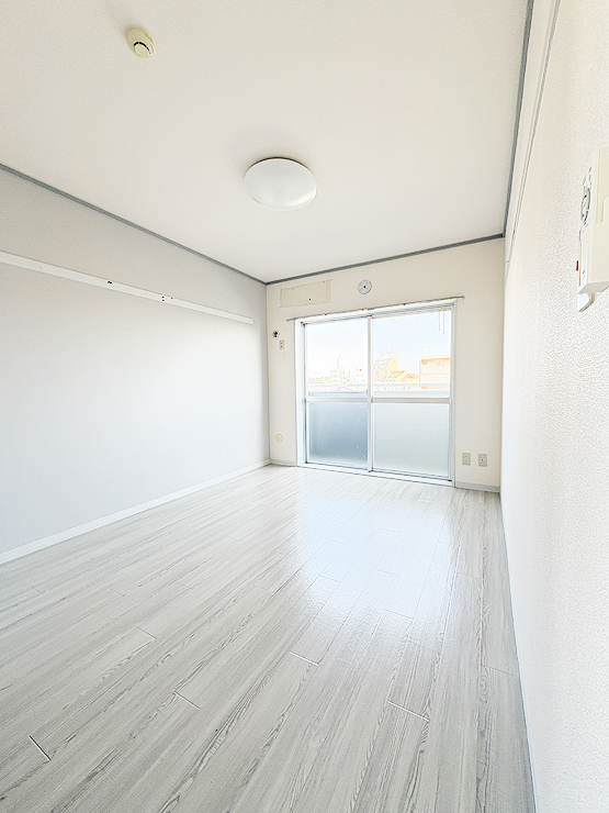 その他部屋・スペース　◇約６帖の洋室は南向きで明るい室内です！