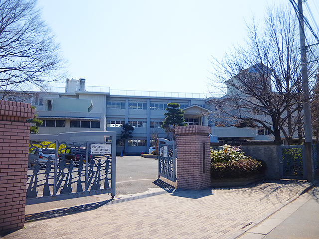 小学校　鶴ヶ島市立鶴ケ島第二小学校（小学校）まで688m