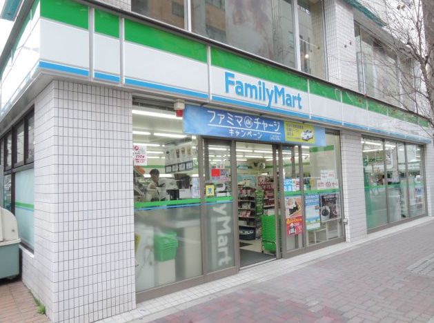 コンビニ　ファミリーマート千代田小川町店（コンビニ）まで82m
