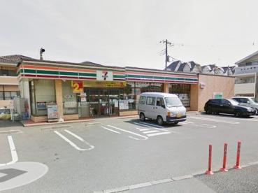 コンビニ　セブンイレブン 三鷹新川1丁目店（コンビニ）まで583m
