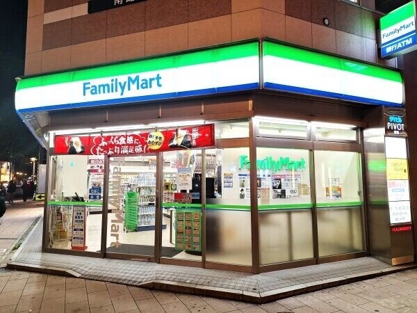 コンビニ　ファミリーマート札幌発寒7条店（コンビニ）まで402m