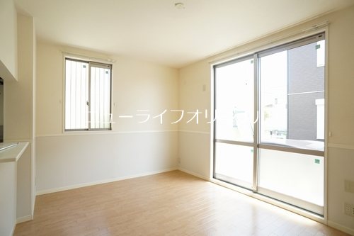 居室・リビング　ご家族やゲストと会話が弾む対面式キッチンを採用☆