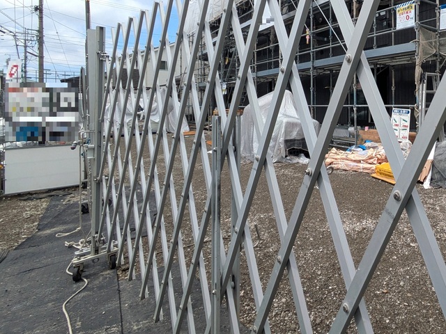 駐車場　建築中