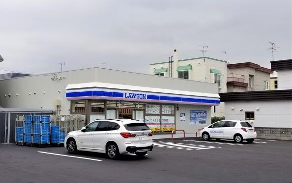 コンビニ　ローソン札幌北17条東7店（コンビニ）まで181m