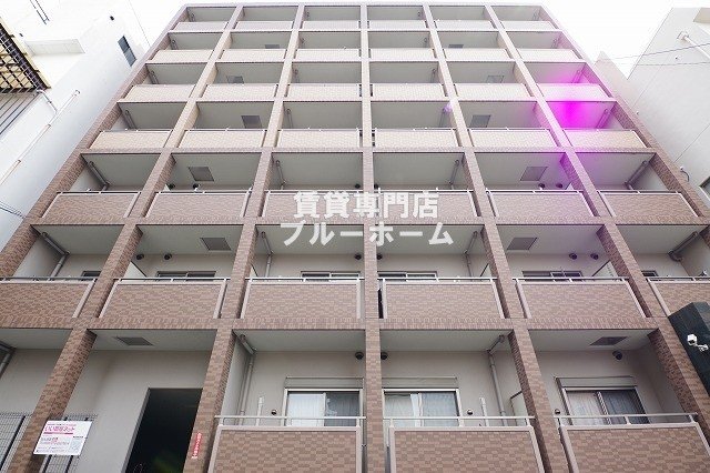 建物外観　鉄筋コンクリート造7階建て！
