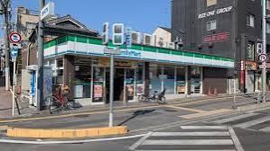 コンビニ　ファミリーマート 成育五丁目店（コンビニ）まで228m