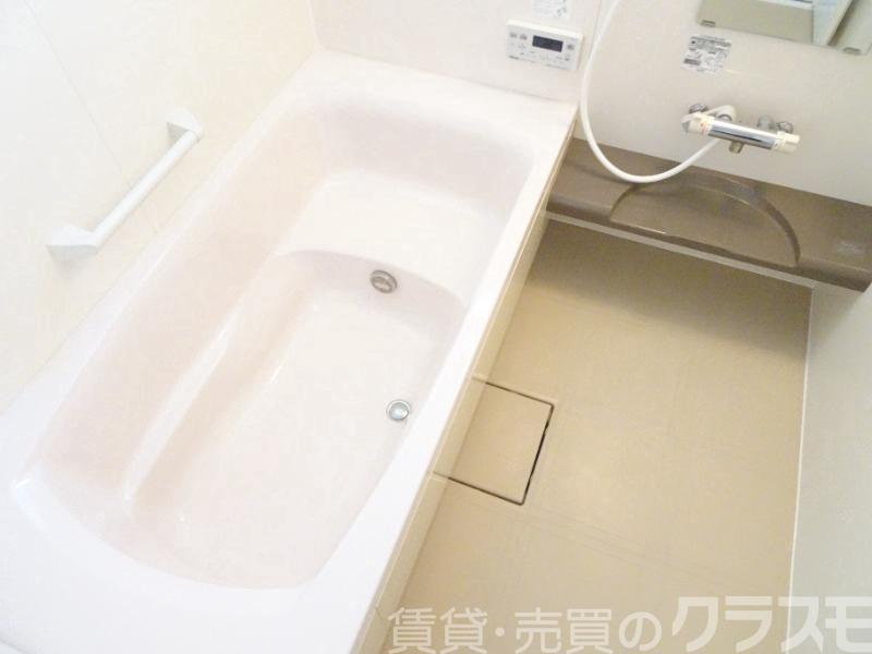 バス・シャワールーム　浴室乾燥機＆追焚機能付き広々バスルーム♪