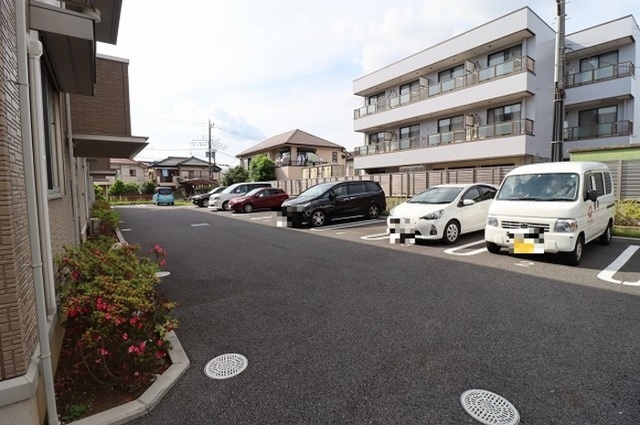 駐車場　駐車場