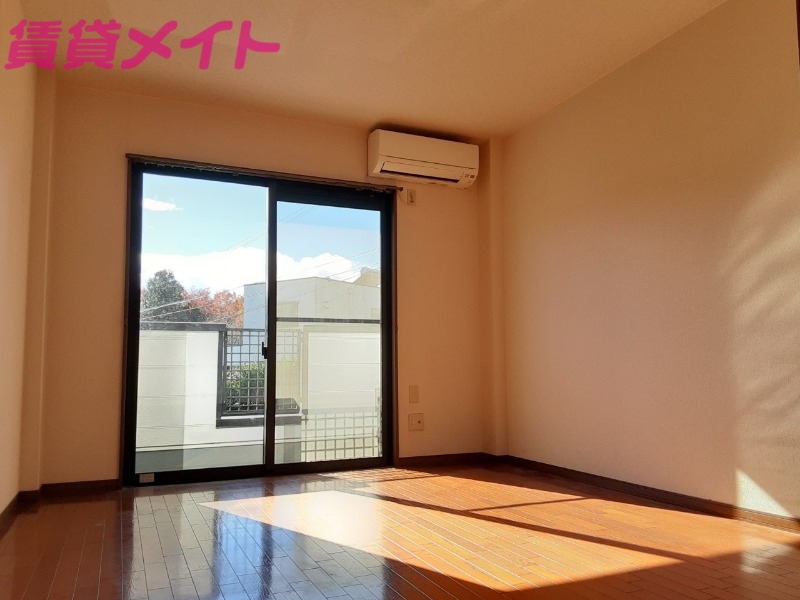居室・リビング　同型参考写真