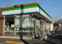 コンビニ　ファミリーマート中野本町五丁目店（コンビニ）まで352m